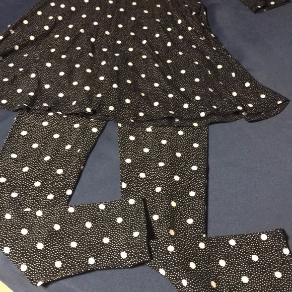 2 Old Navy Girls outfits - Picture 3 of 6